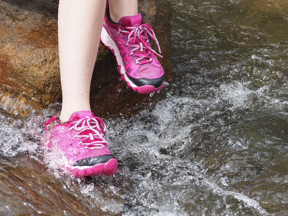 夏季戲水挑對鞋 上山下水任妳遊